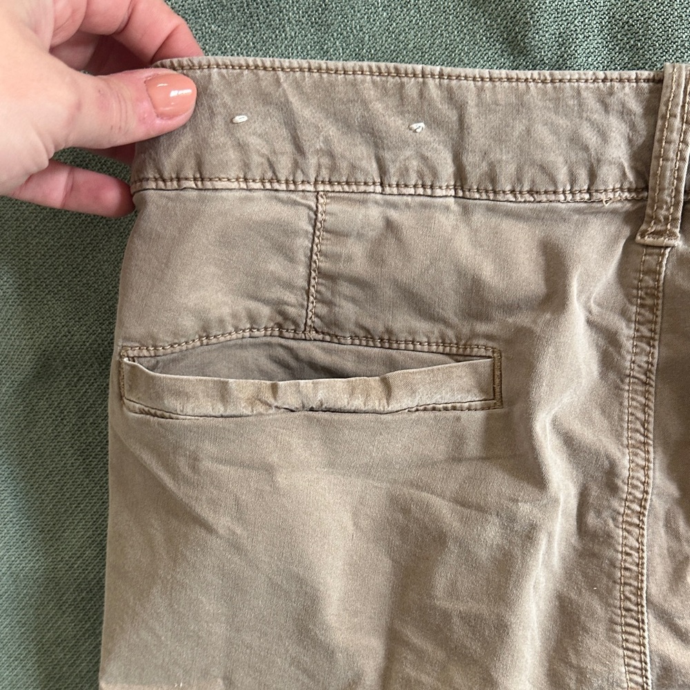 American Eagle Outfitters Women's Beige Cargo Shorts - Picture 4 of 5